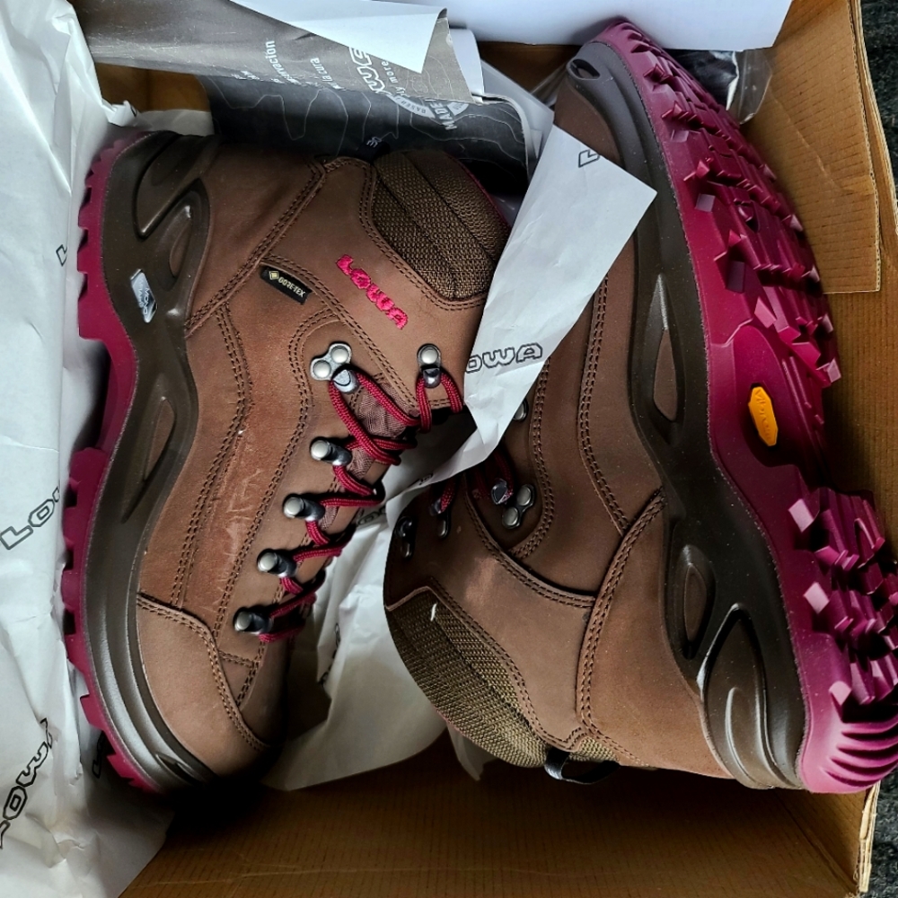 Lowa Renegade Women's GTX Boots, Brand New